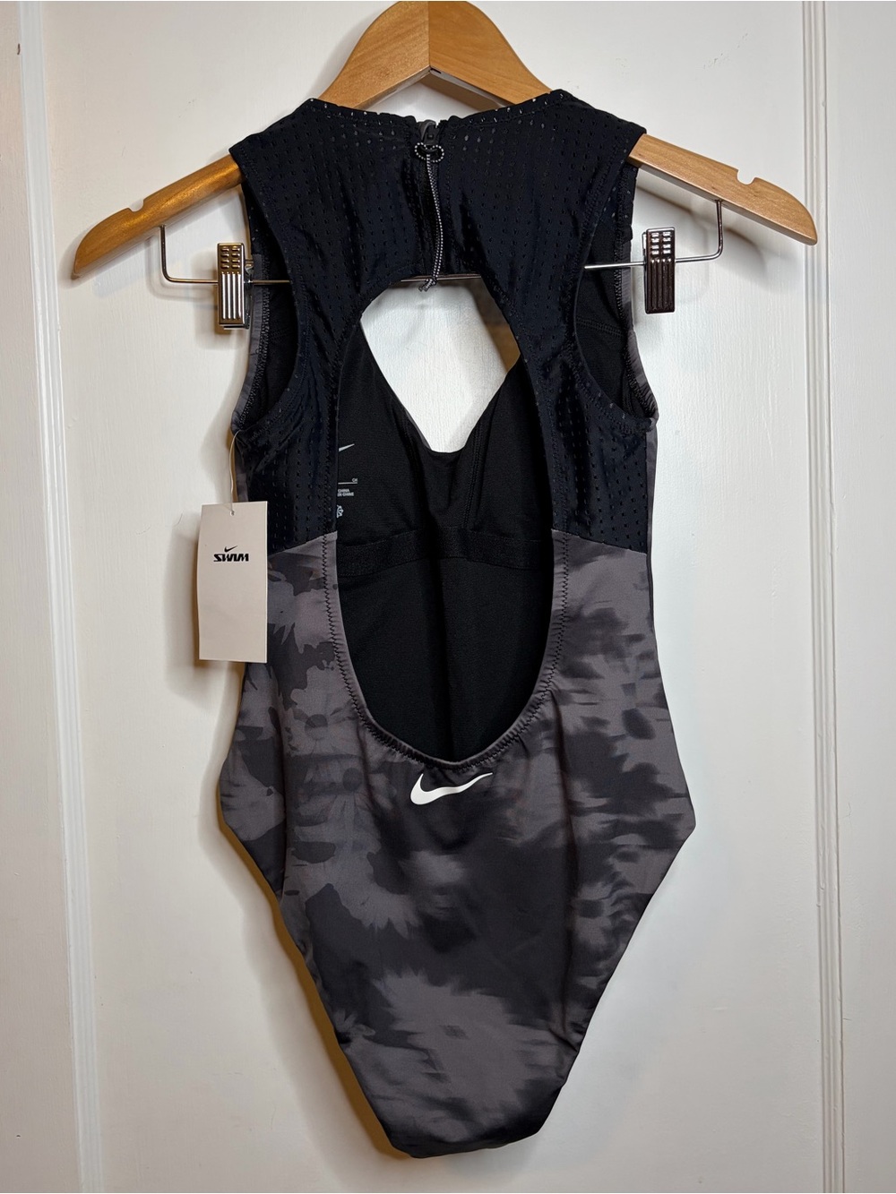 Nike Women’s Black/Grey One-Piece Swim Suit Small NWT